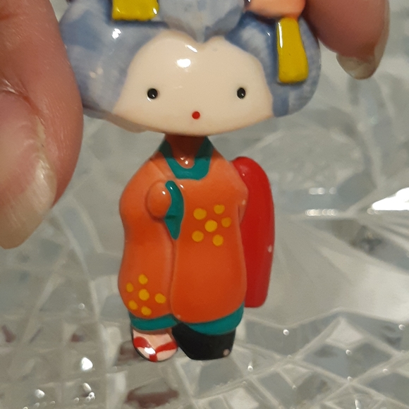 Asian Lady Brooch Vintage Ceramic 2⅛" Long Has A Few Scratches Red, Orange Green - Picture 5 of 8